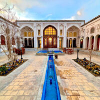 کار داوطلبانه در عمارت زرتاج